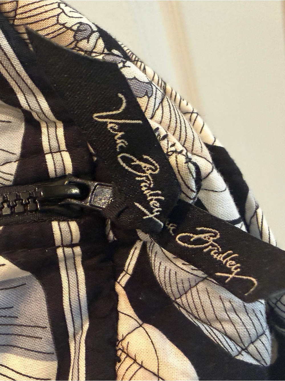 Vera Bradley CAMELIA Large Duffle Travel Bag 21" x 13" x 11" - Picture 3 of 8